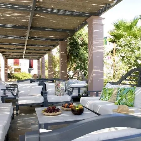 9 Muses Santorini Hotel 5*